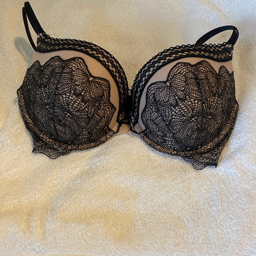 Victoria’s Secret Very Sexy push-up bra